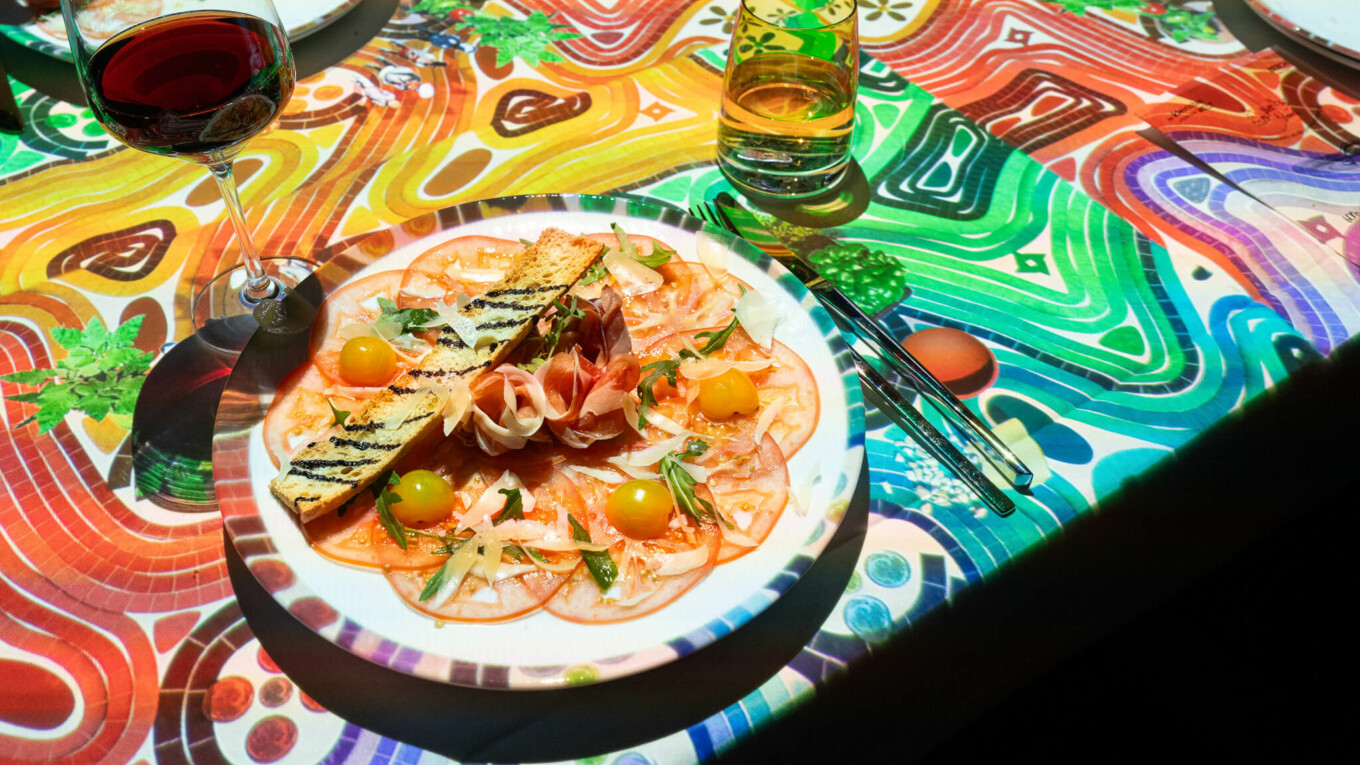 Ein Teller mit Dessert mit 3D Animation