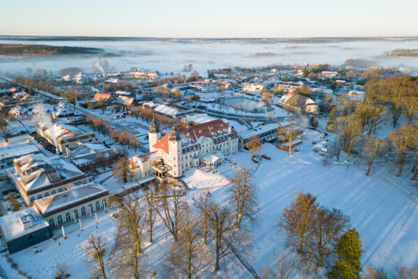 SCHLOSS Fleesensee in winterlicher Kulisse.